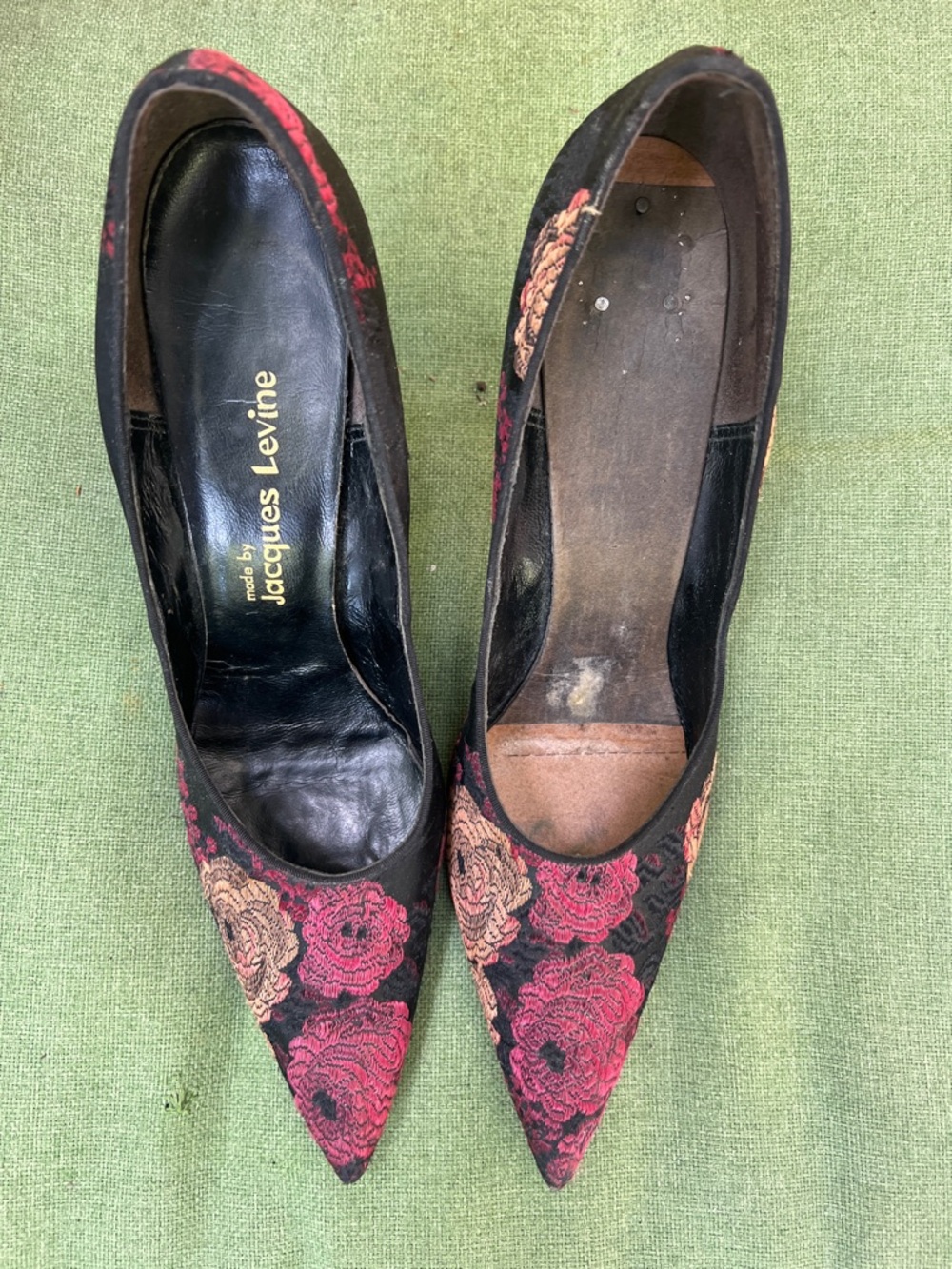 Black Floral stilettos -
Black satin with Red and pink chrysanthemum embroidery.
